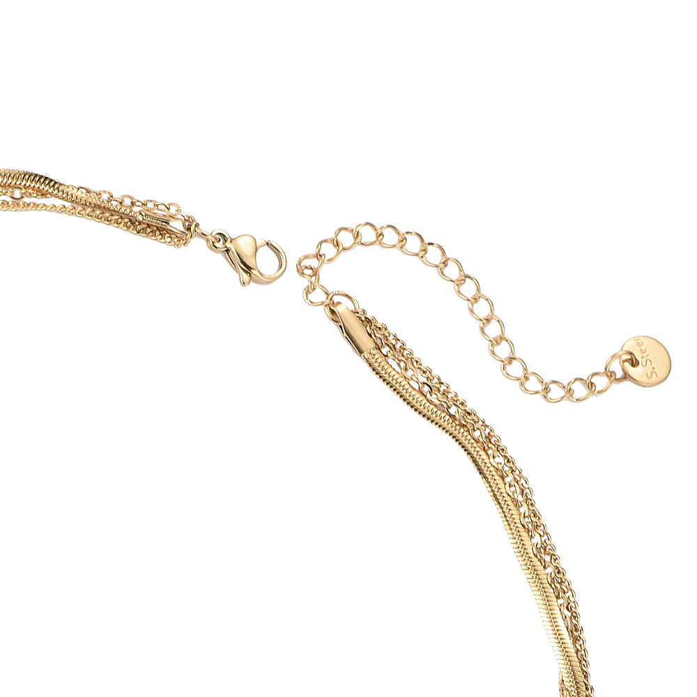 Multilayered necklace