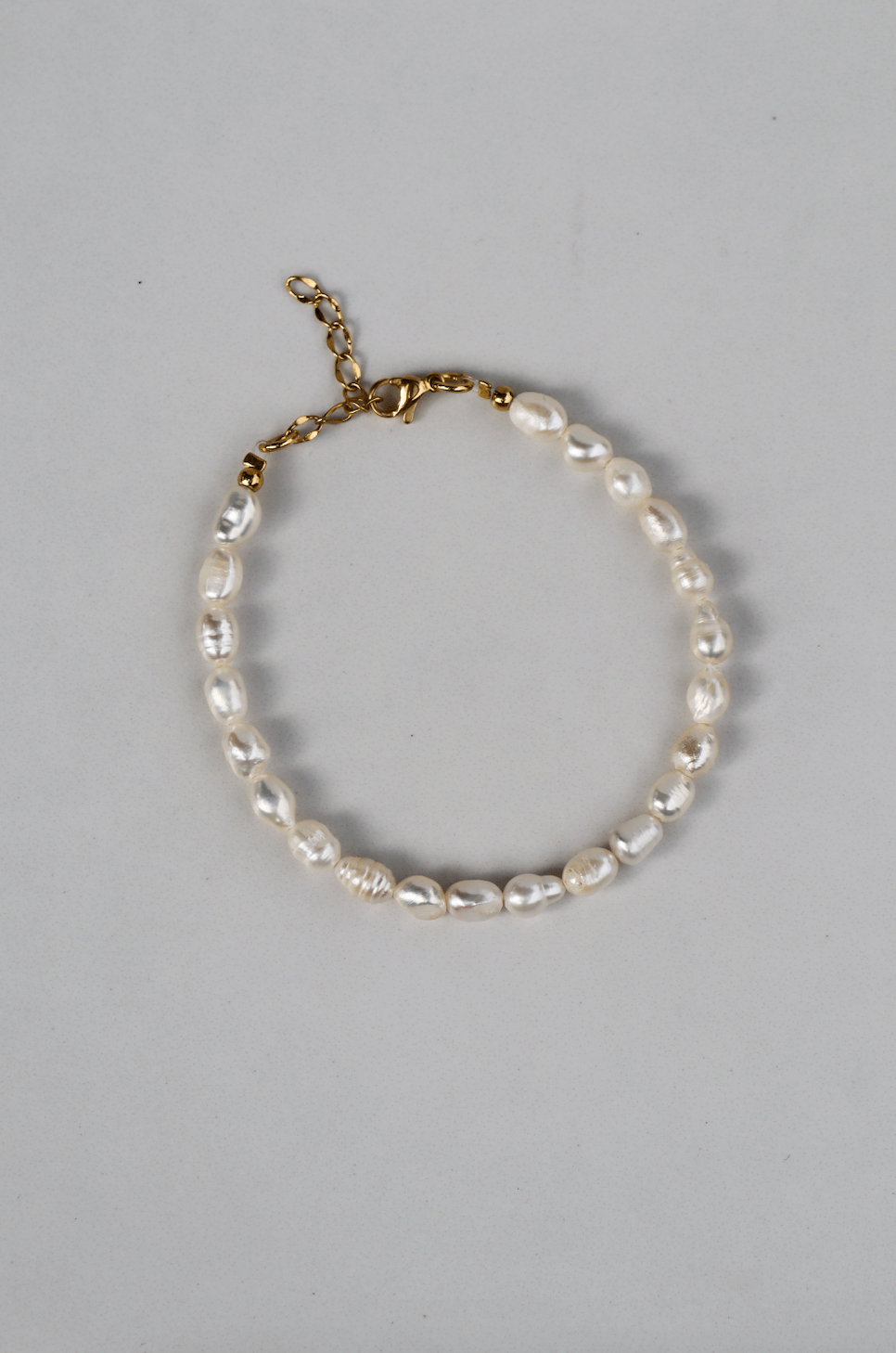 Regular pearl bracelet