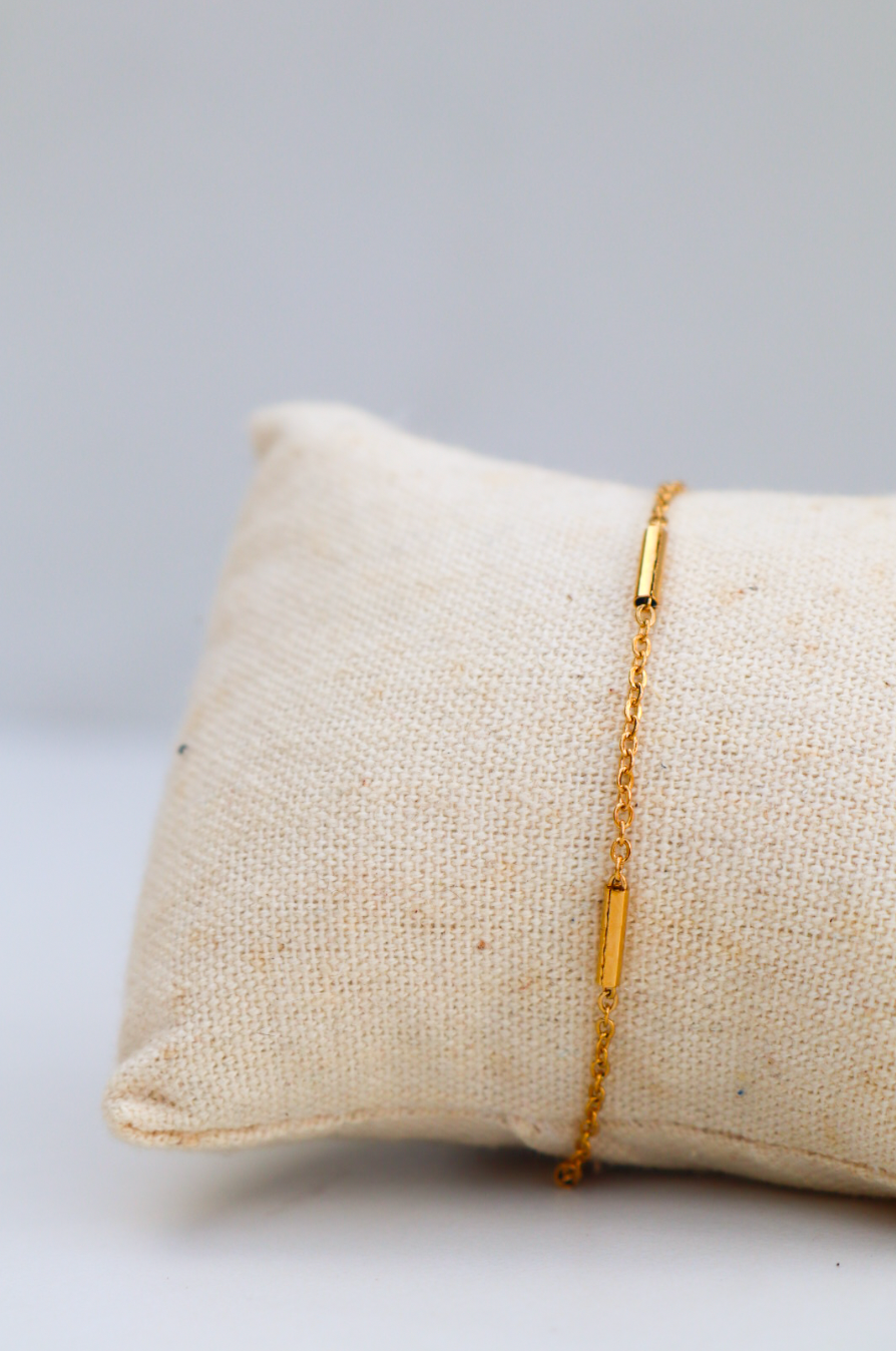 Signal gold bracelet