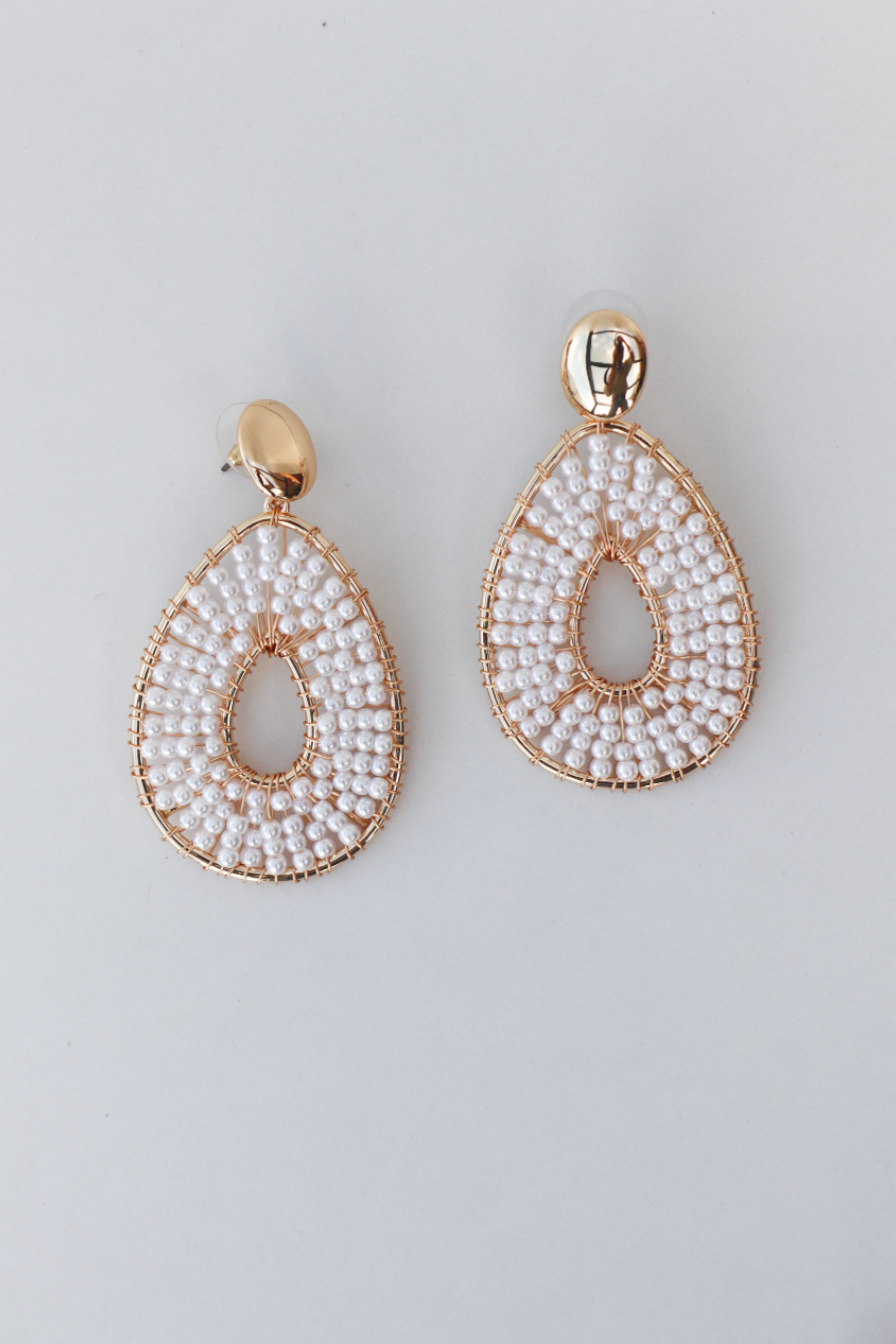 Kassy pearl statement earring