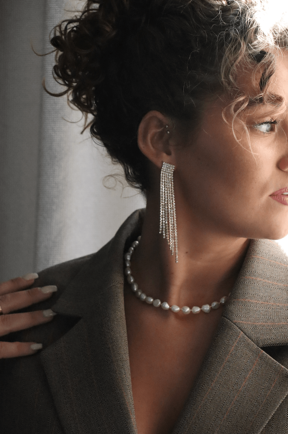 Swing gold statement earring