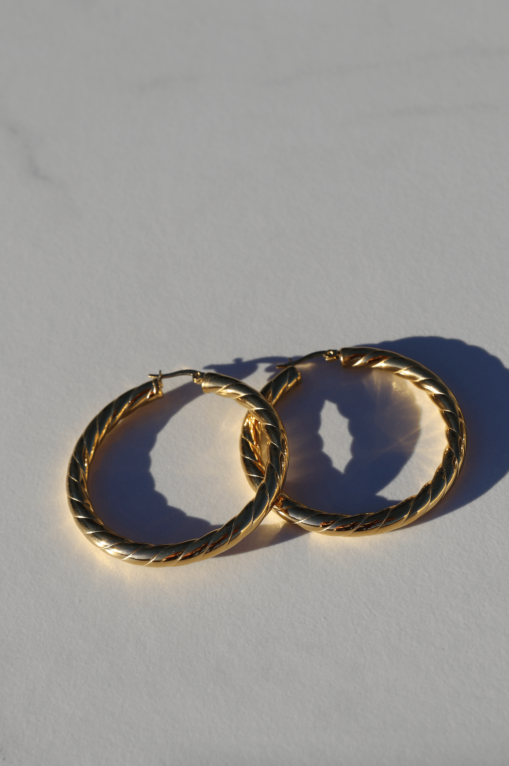 Perfect golden hoop 2.0 statement earring