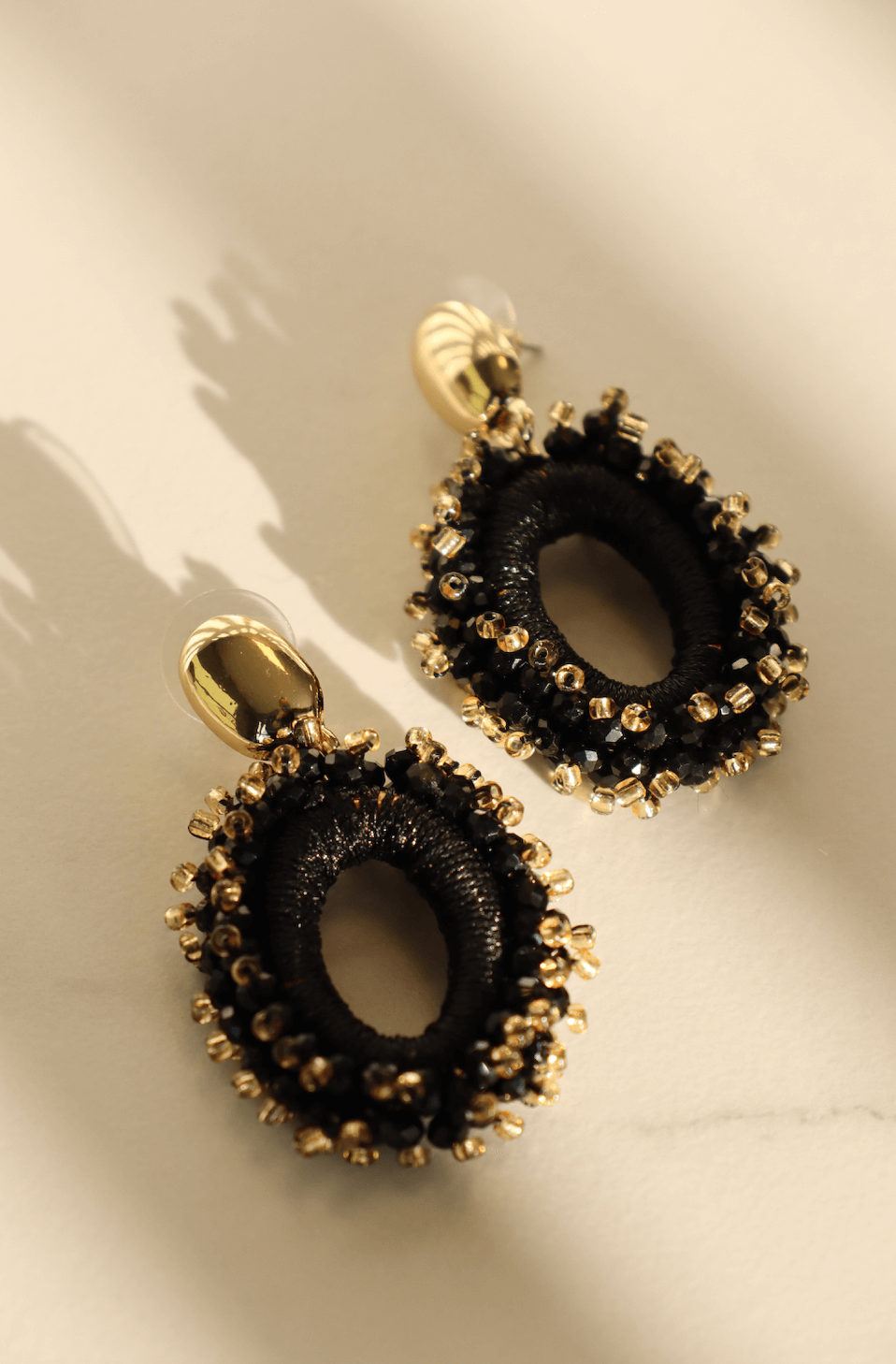 Pretty black statement earring