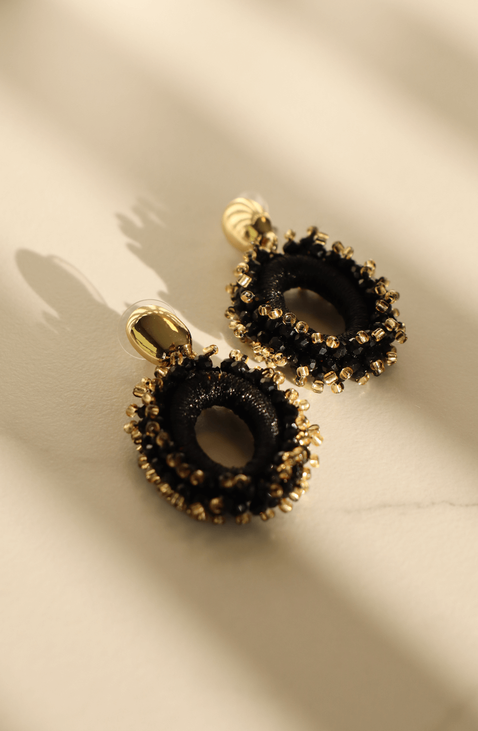 Pretty black statement earring