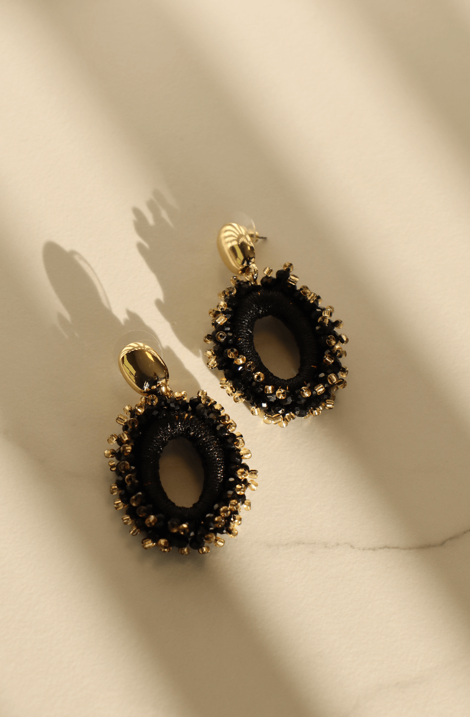 Pretty black statement earring