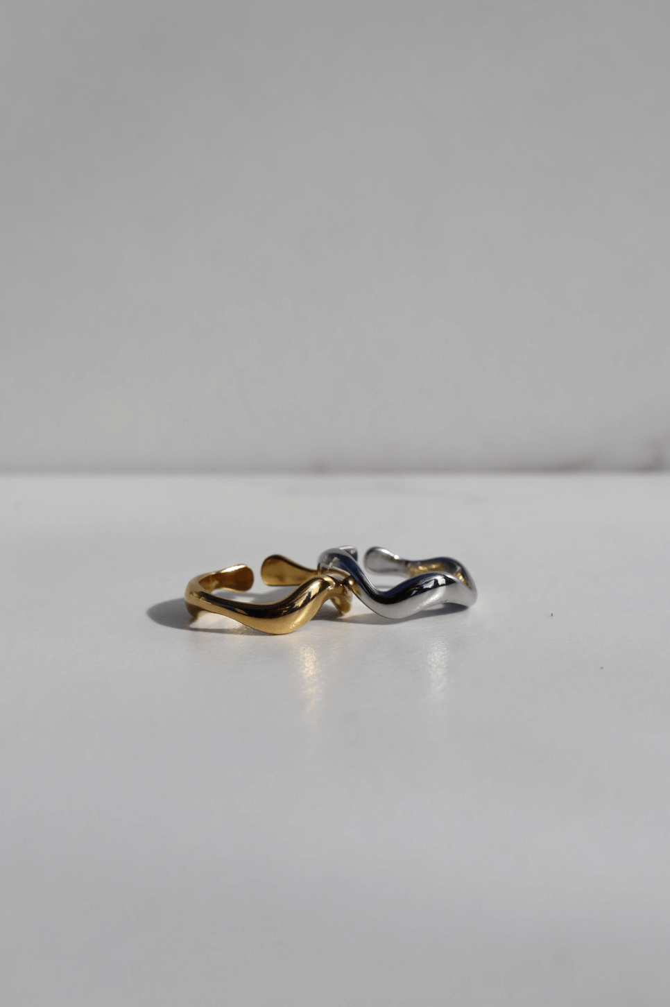 Wavy ring