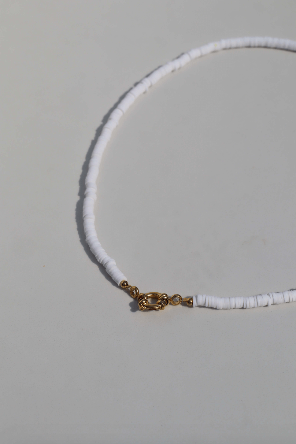 Surf necklace white