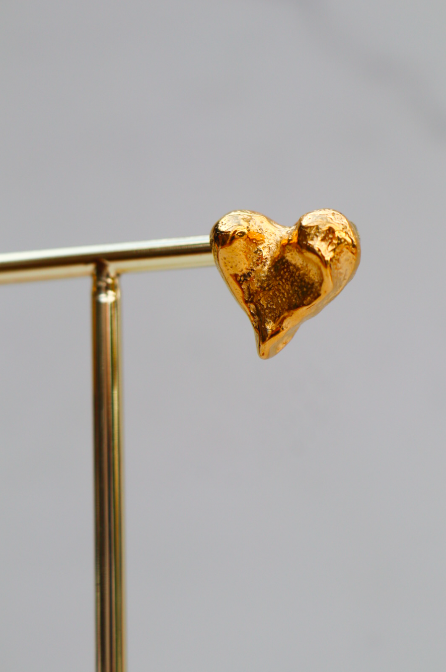 Broiling heart earrings