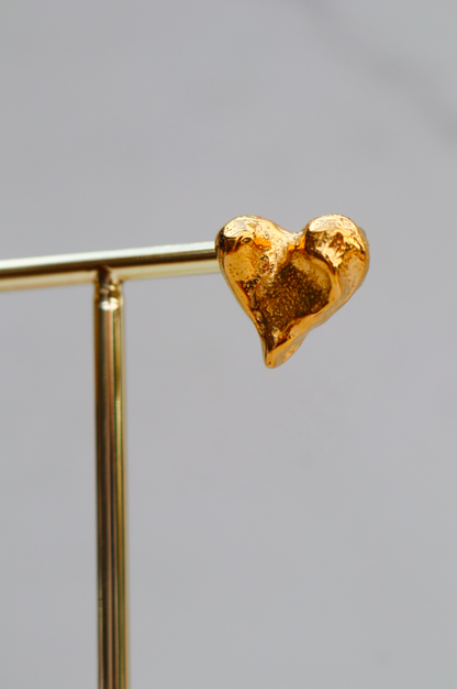 Broiling heart earrings