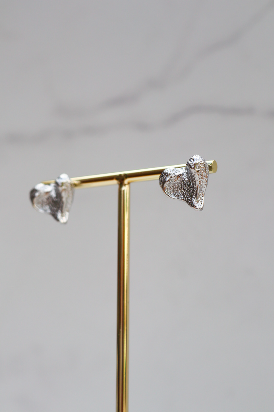 Broiling heart earrings