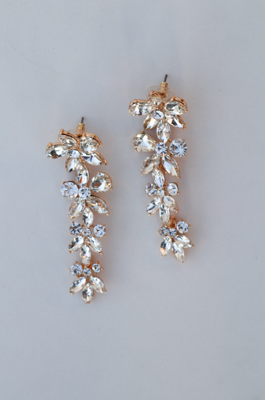 Blooming white statement earring