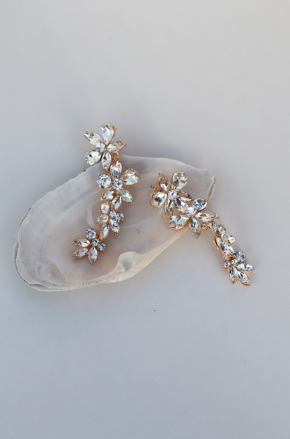 Blooming white statement earring