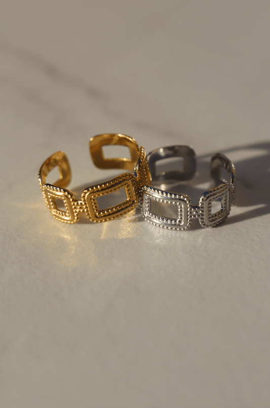 Palace ring