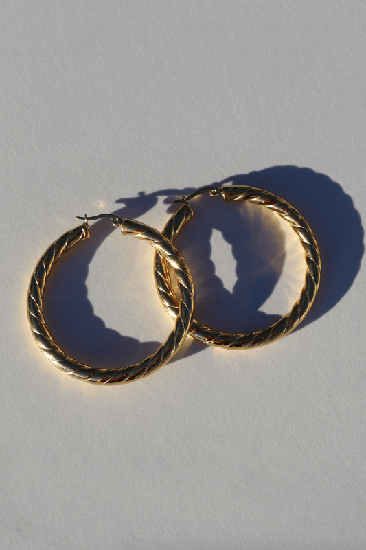 Perfect golden hoop 2.0 statement earring